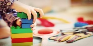 Mainan anak perempuan sesuai usia perkembangannya