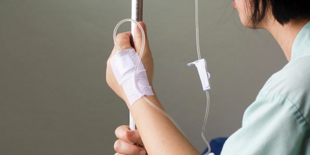 infus tangan wanita