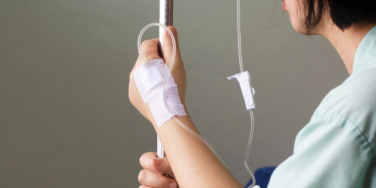 infus tangan wanita