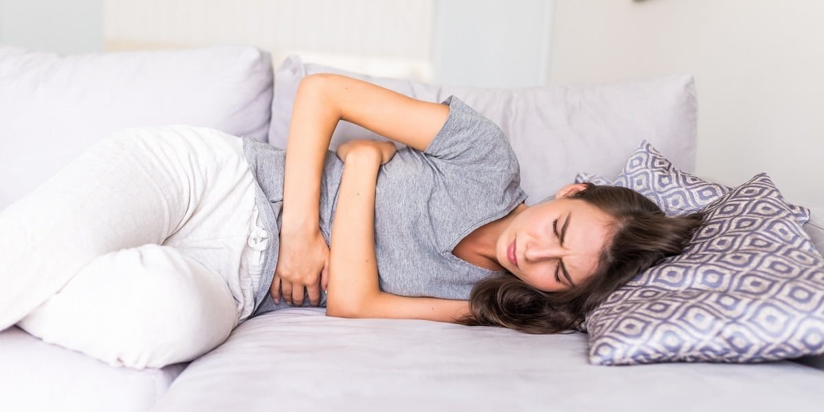 posisi tidur untuk meredakan nyeri haid