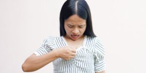 bintik merah di payudara