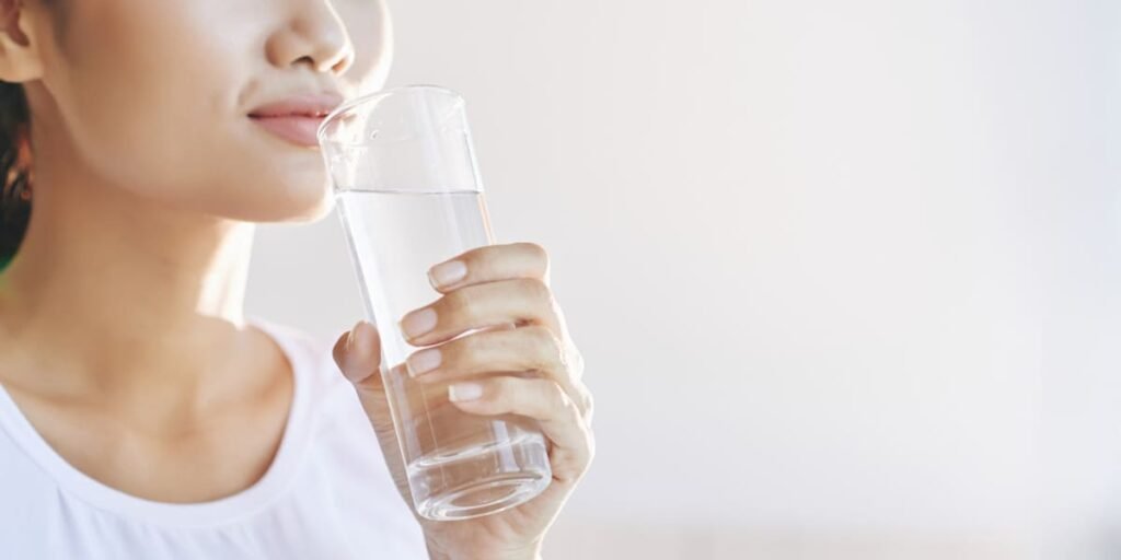 minum banyak air putih