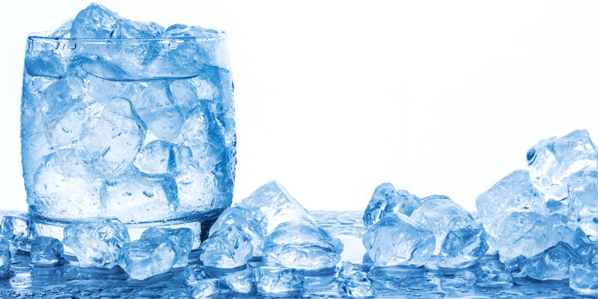 minum air es saat haid