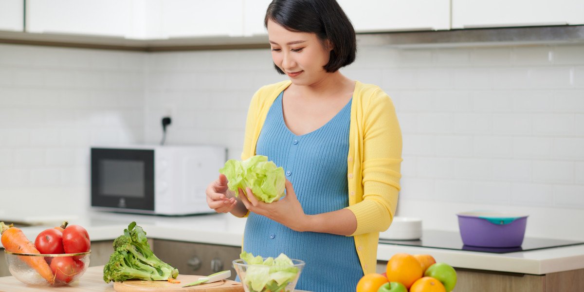 mengonsumsi makanan bernutrisi