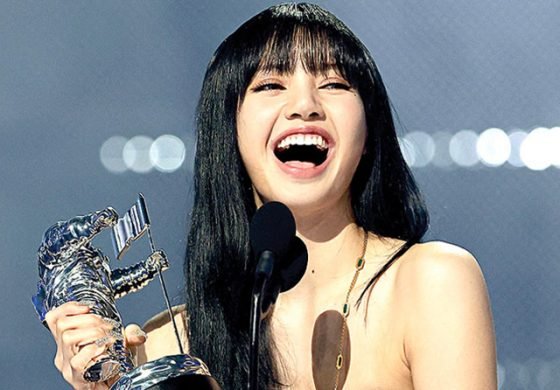 gaya rambt lisa blackpink