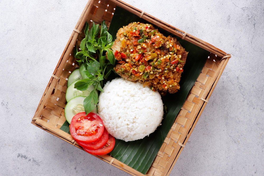 kalori ayam geprek dengan nasi