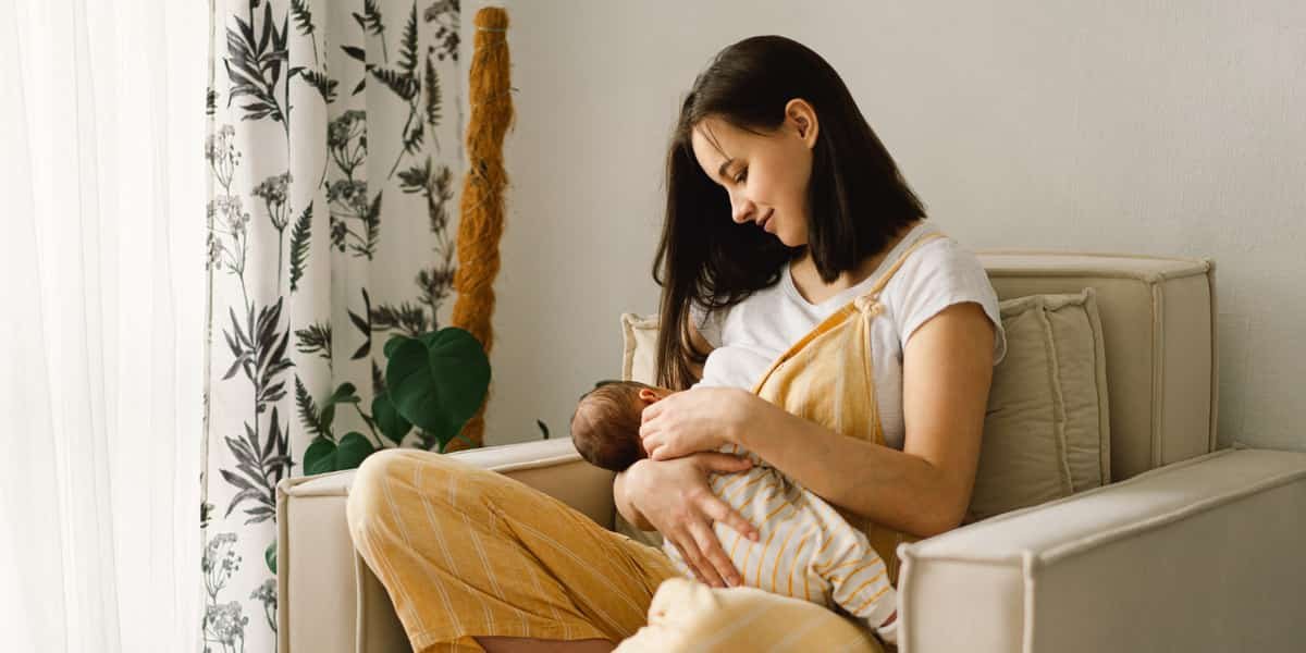 cara menyusui bayi yang benar