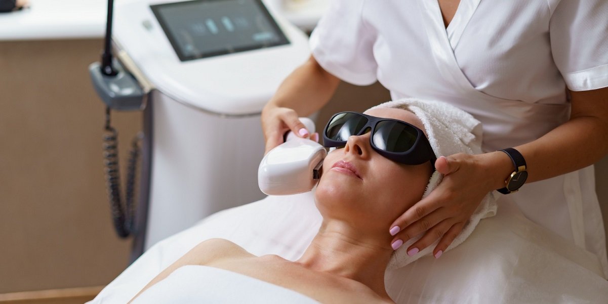 mengenal prosedur facelift efek sampingnya